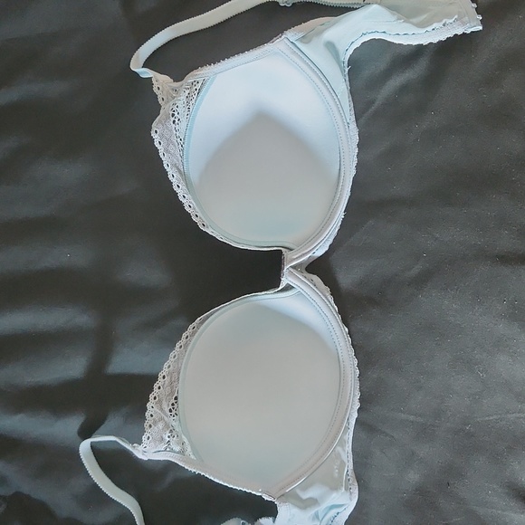 32DD Chantelle Bra - Picture 4 of 6